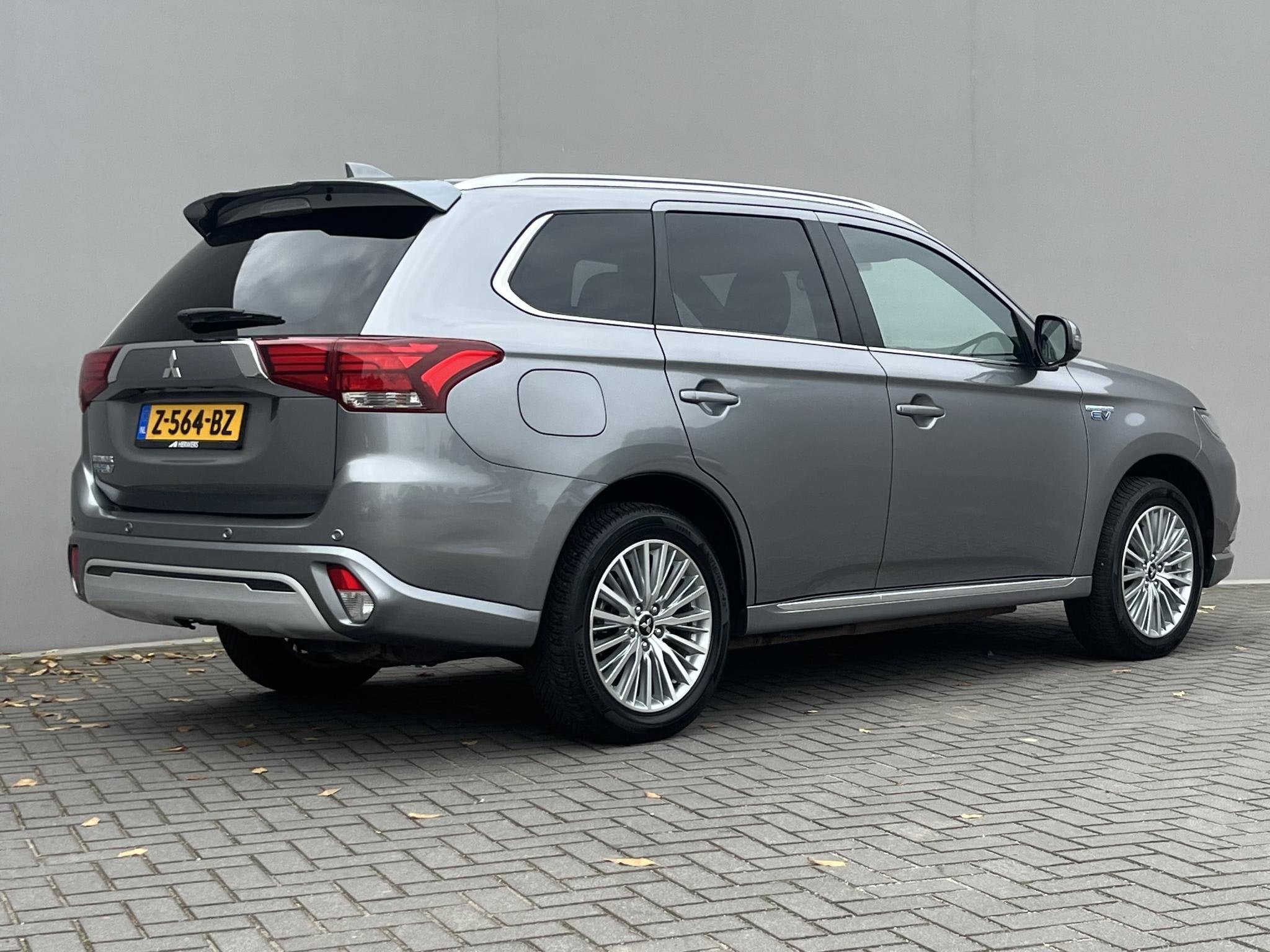 Mitsubishi Outlander 2.4 PHEV Intense+ / Afneemb. Trekhaak (, Auto's, Automaat, Euro 6, 4 cilinders, 1865 kg