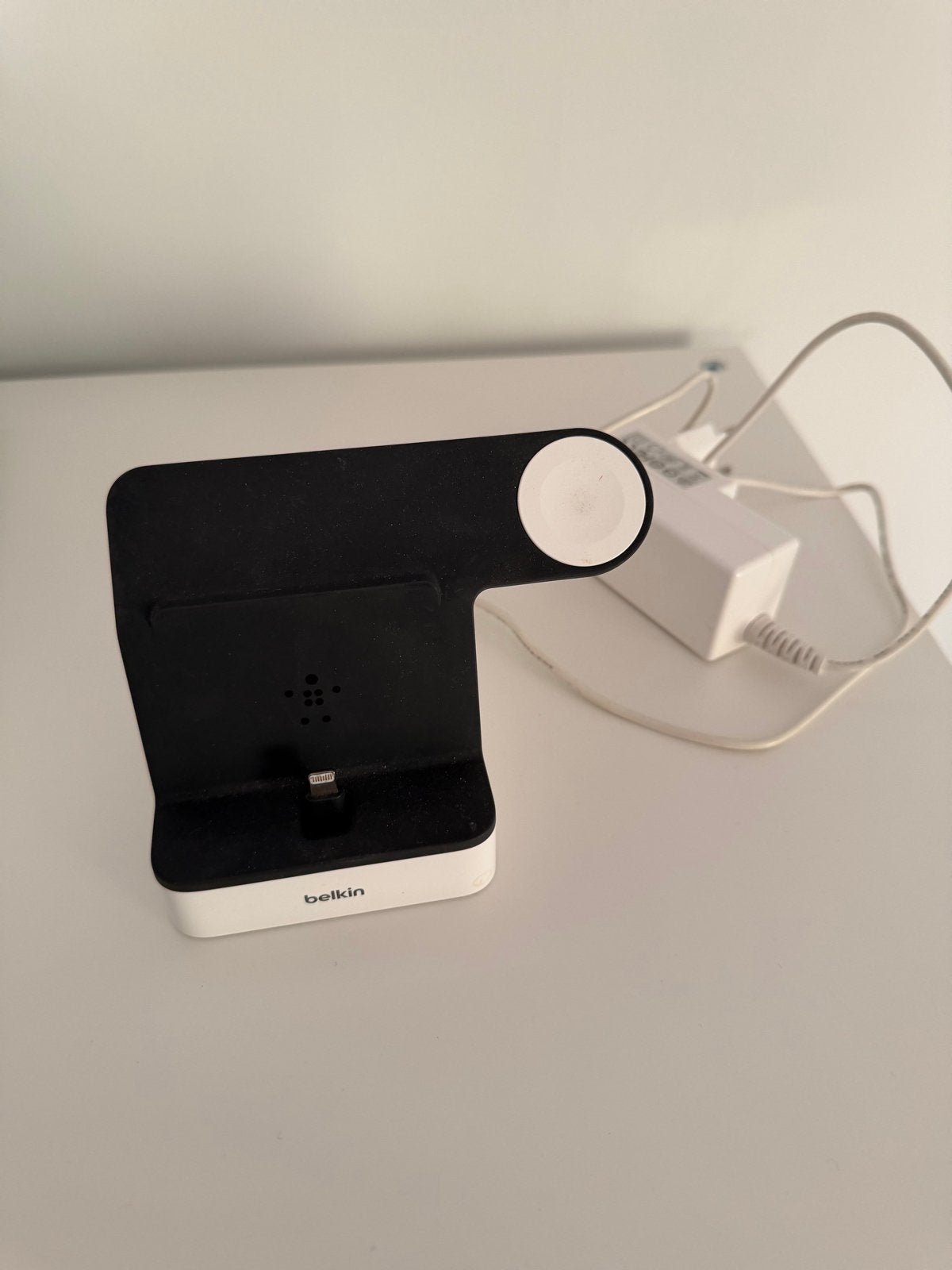 Belkin Powerhouse iPhone & Apple Watch Oplaadstation, Telecommunicatie, Mobiele telefoons | Telefoon-opladers, Gebruikt, Lightning
