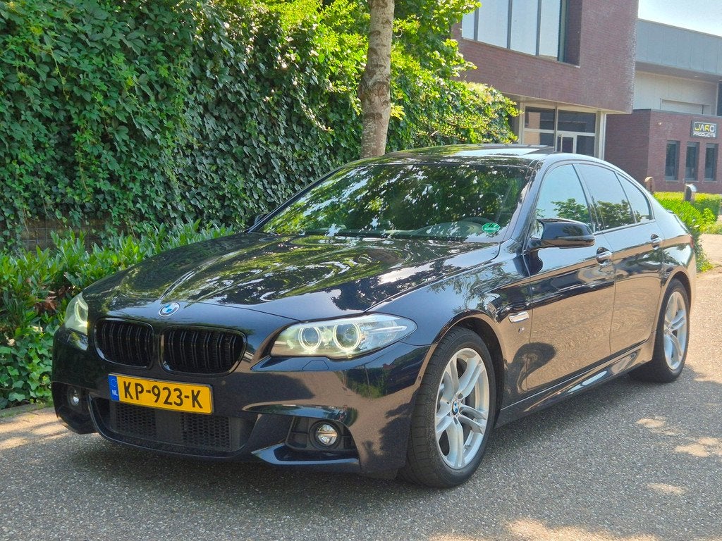 BMW 5-serie M Sport Edition High Executive Schuifdak Adaptie, Auto's, BMW, Automaat, Achterwielaandrijving, Gebruikt, 4 cilinders