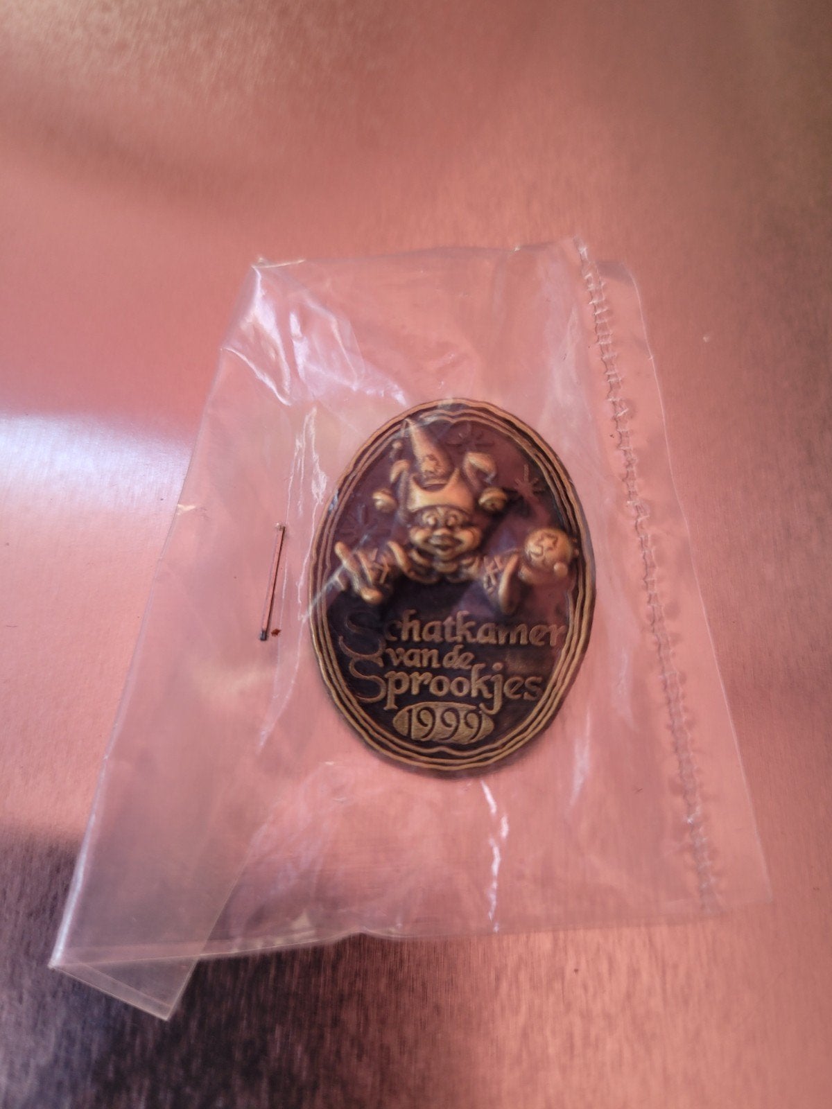 Efteling pin Schatkamer van de Sprookjes 1999, Verzamelen, Speldjes, Pins en Buttons, Ophalen of Verzenden