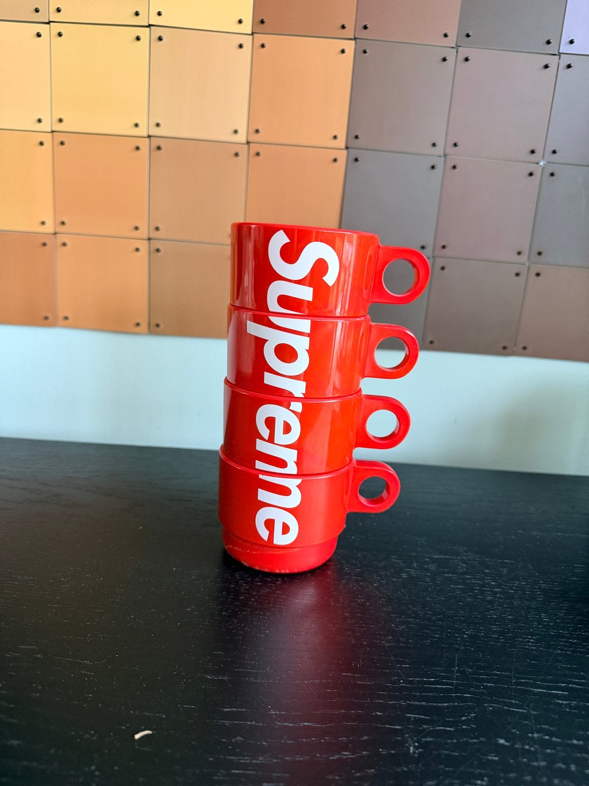 Supreme Stapelbare Mokken - Set van 4 (1 beschadigd), Huis en Inrichting, Overige materialen, Gebruikt, Ophalen of Verzenden, Overige stijlen