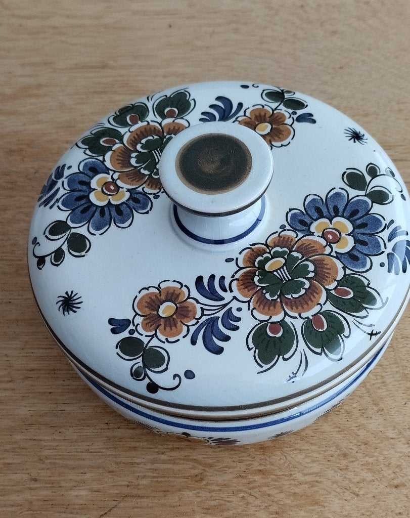 Dekschaal Delft Polychoom Handmade, Antiek en Kunst, Antiek | Keramiek en Aardewerk, Ophalen of Verzenden