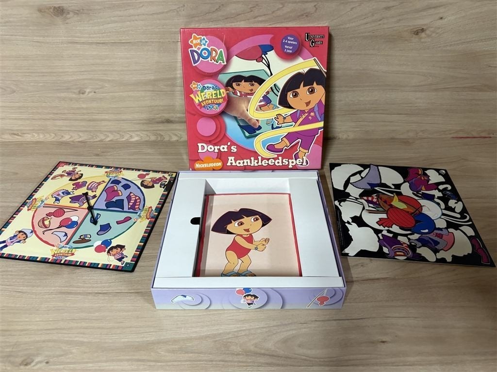dora aankleed spel - s4178, Hobby en Vrije tijd, Gezelschapsspellen | Bordspellen, Verzenden, Zo goed als nieuw
