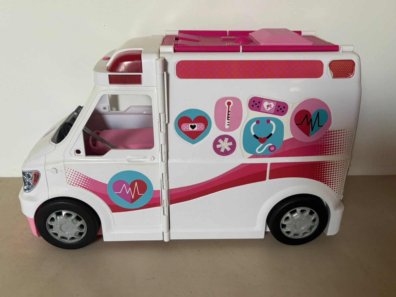 Barbie ziekenwagen. Roze met wit, Verzamelen, Ophalen of Verzenden, Zo goed als nieuw