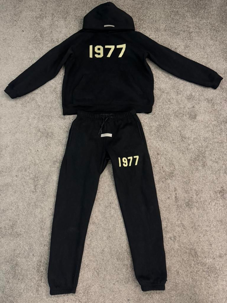 Essentials foG 1977 - Zwart maat M Infinite Clovers, Ophalen of Verzenden, Nieuw, Maat 48/50 (M)