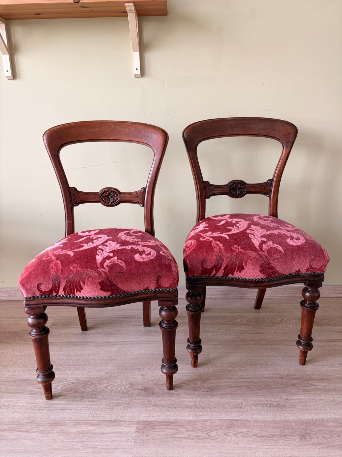 Vintage houten stoelen met fluwelen bekleding (2 stuks), Ophalen