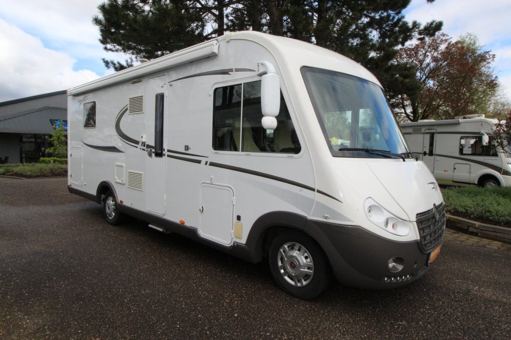 Pilote G 740 XLC *Queensbed*, Fiat, Luifel, 7 tot 8 meter, Bedrijf