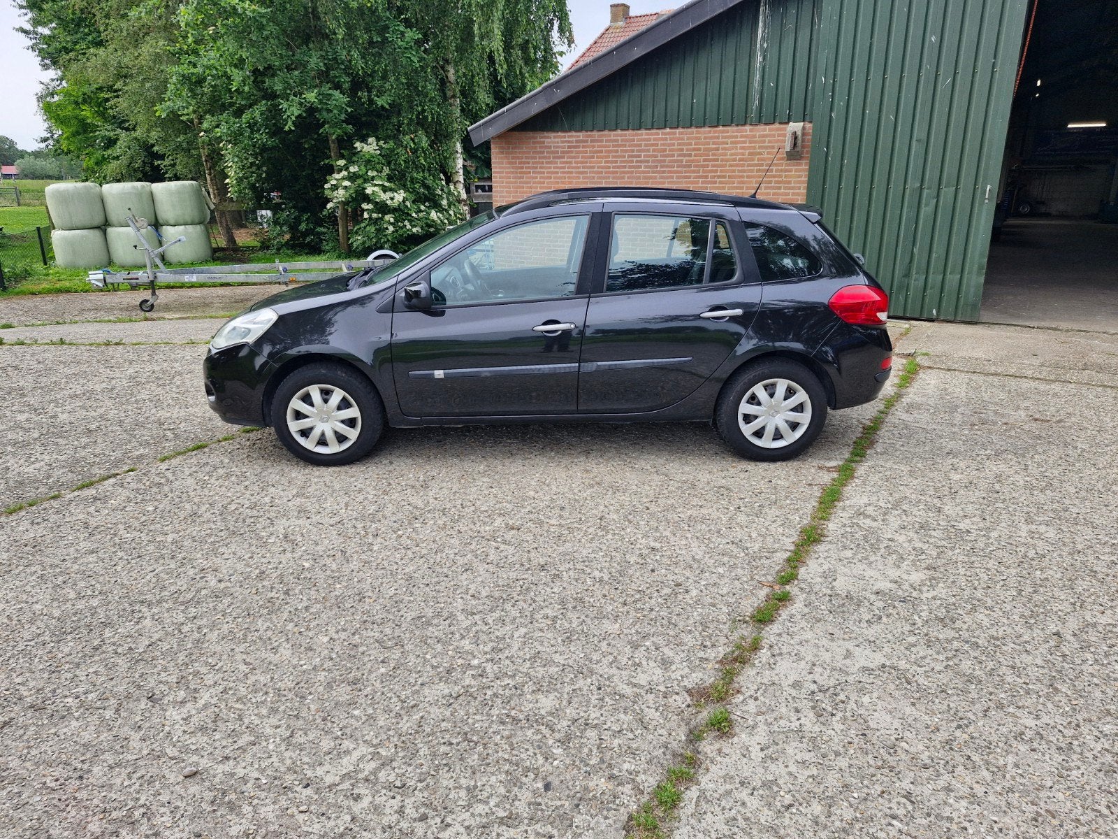 Renault Clio 1.2 16V 55KW Estate 2010 Zwart, Auto's, Renault, Voorwielaandrijving, 535 kg, 74 pk, 4 cilinders