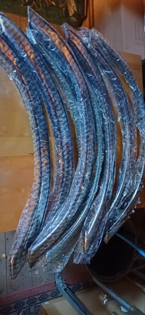 Te koop 2 set chrome sierlijsten voor spatbord Mercedes W126, Ophalen, Voor, Spatbord