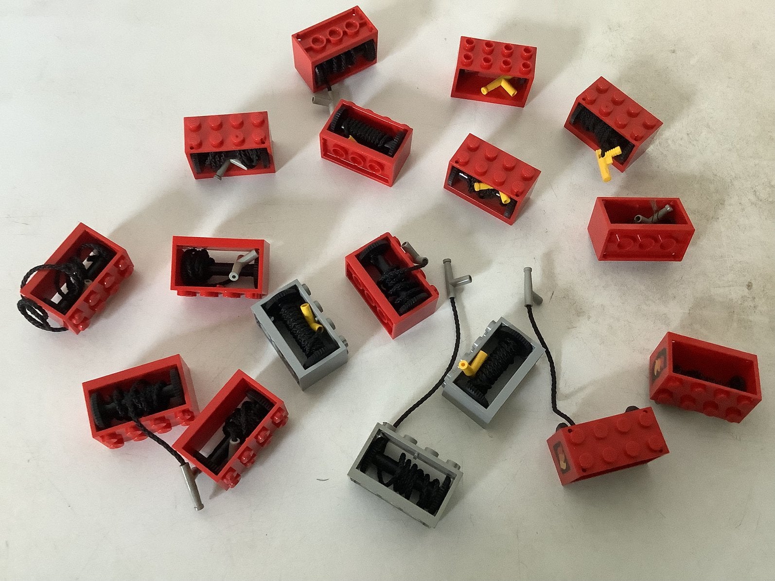 Lego kabelhaspel en lier rood en licht grijs, Ophalen of Verzenden, Gebruikt, Losse stenen, Lego