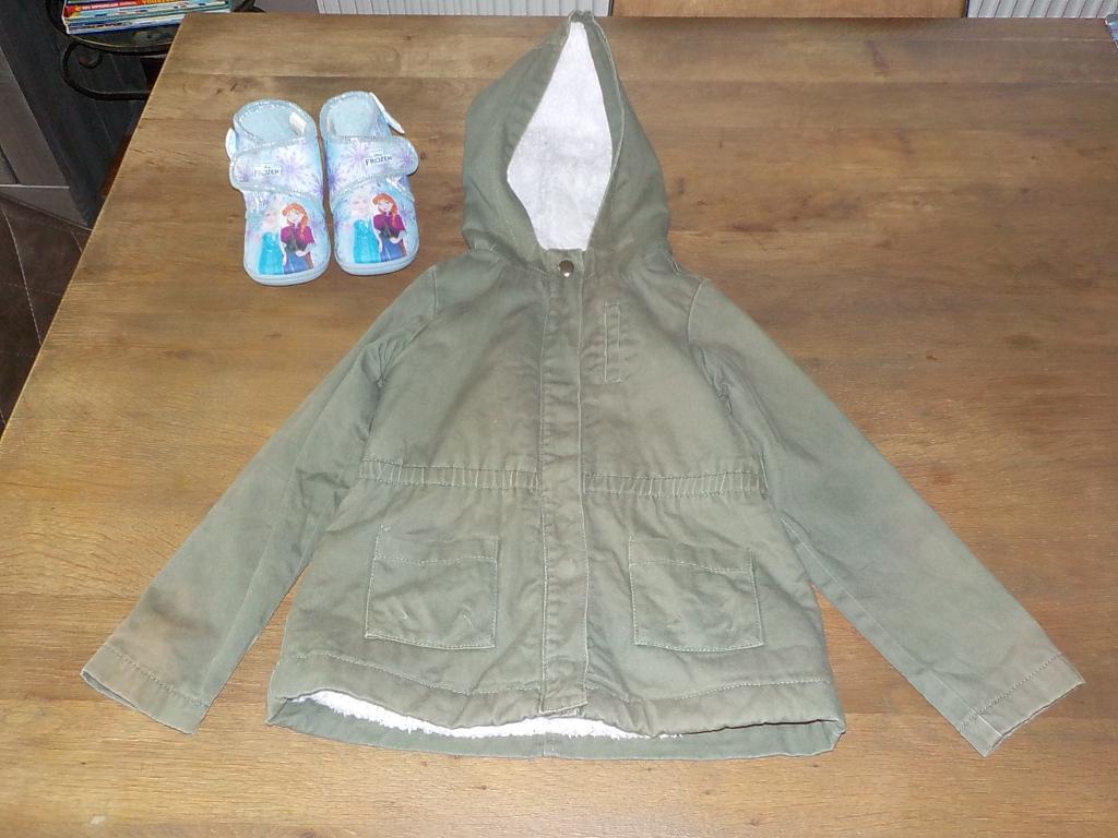 Zachte mosgroene meisjes jas TAHARI maat 110 + Pantoffels, Kinderen en Baby's, Kinderkleding | Maat 110, Gebruikt, Meisje, Tahari