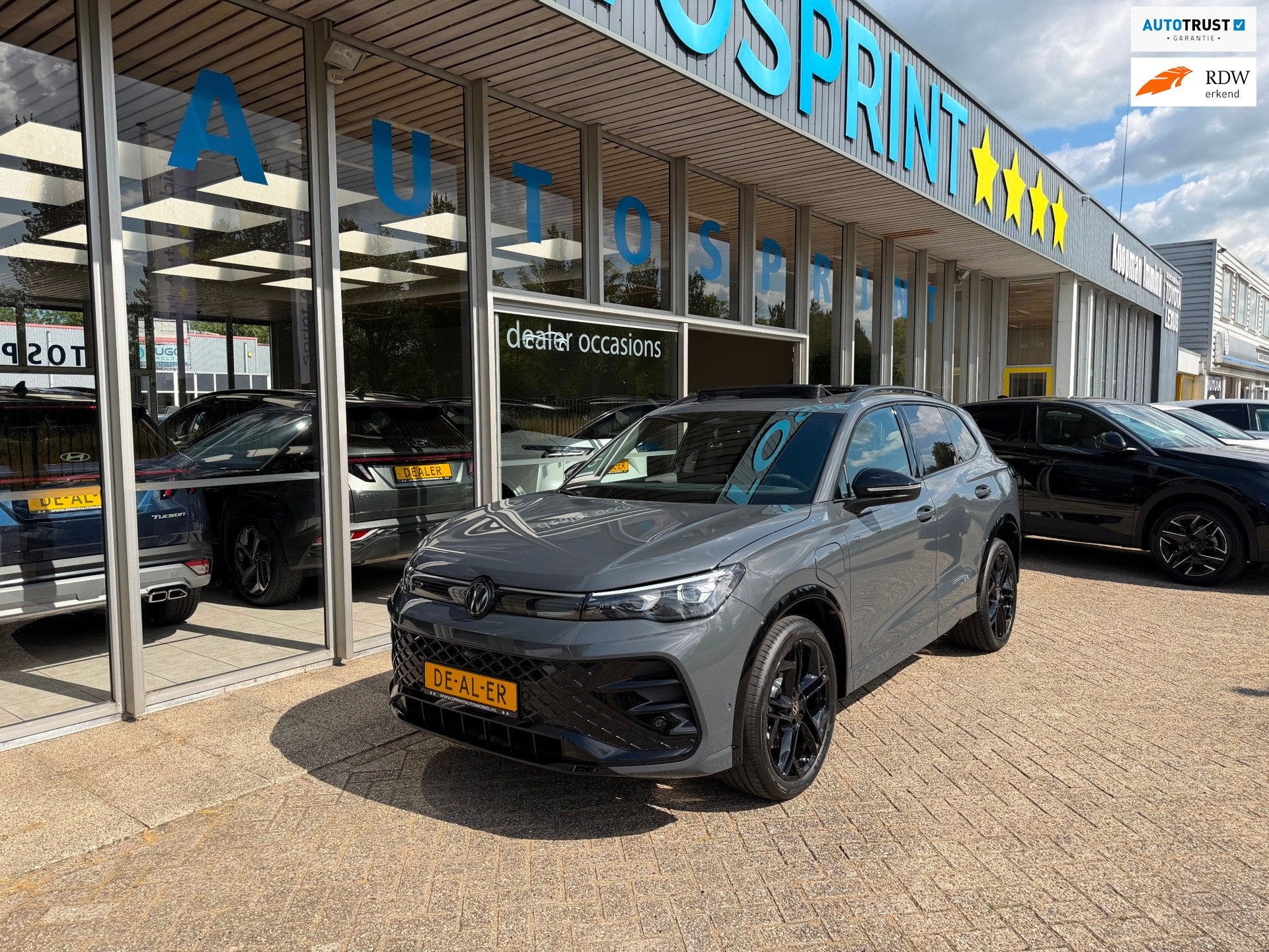 Volkswagen Tiguan 1.5 eHybrid R-Line Edition 272PK PANORAMA, Auto's, Zwart, Hybride Elektrisch/Benzine, Te koop, 5 stoelen