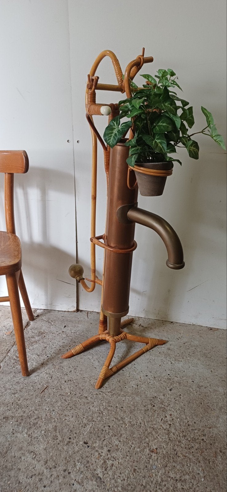 uniek vintage decoratie object koper pomp rotan planten hang, Antiek en Kunst, Ophalen