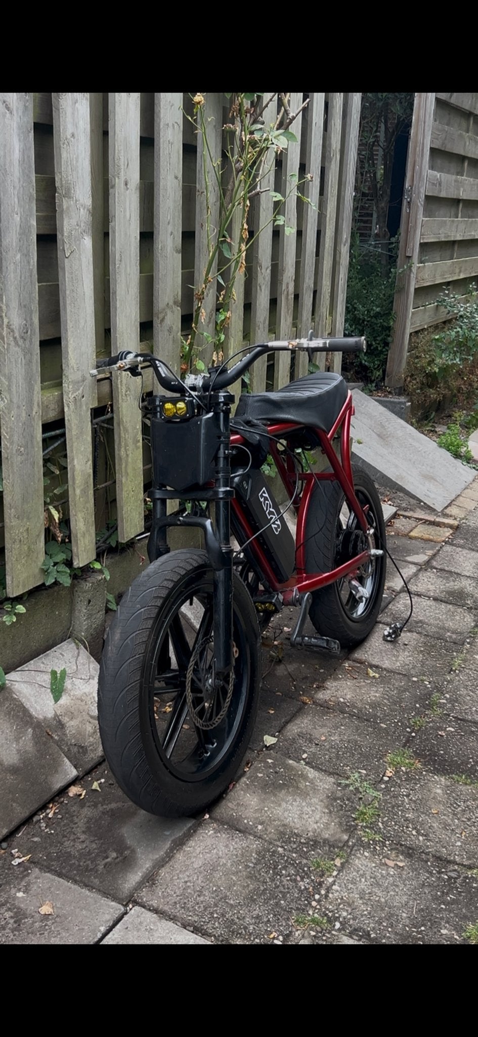 Custom Ouxi V8 met 750W motor en anti-lek banden, Ophalen, Gebruikt, 50 km per accu of meer, Overige merken