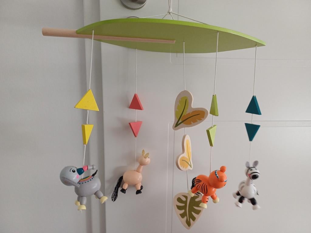 Leuke houten mobiel met jungle dieren, Ophalen of Verzenden, Zo goed als nieuw, Mobiel