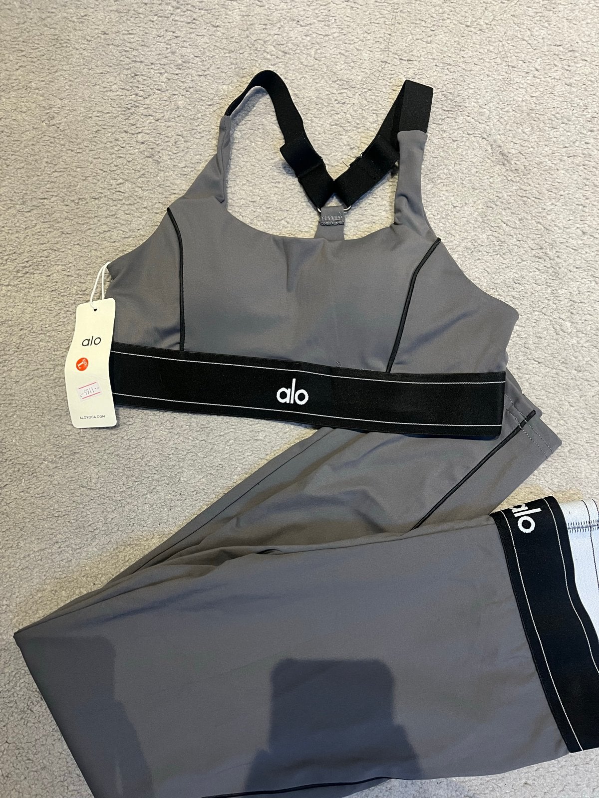 Grijze Alo Yoga sportset (valt als maat M), Kleding | Dames, Maat 38/40 (M), Verzenden, Nieuw, Grijs