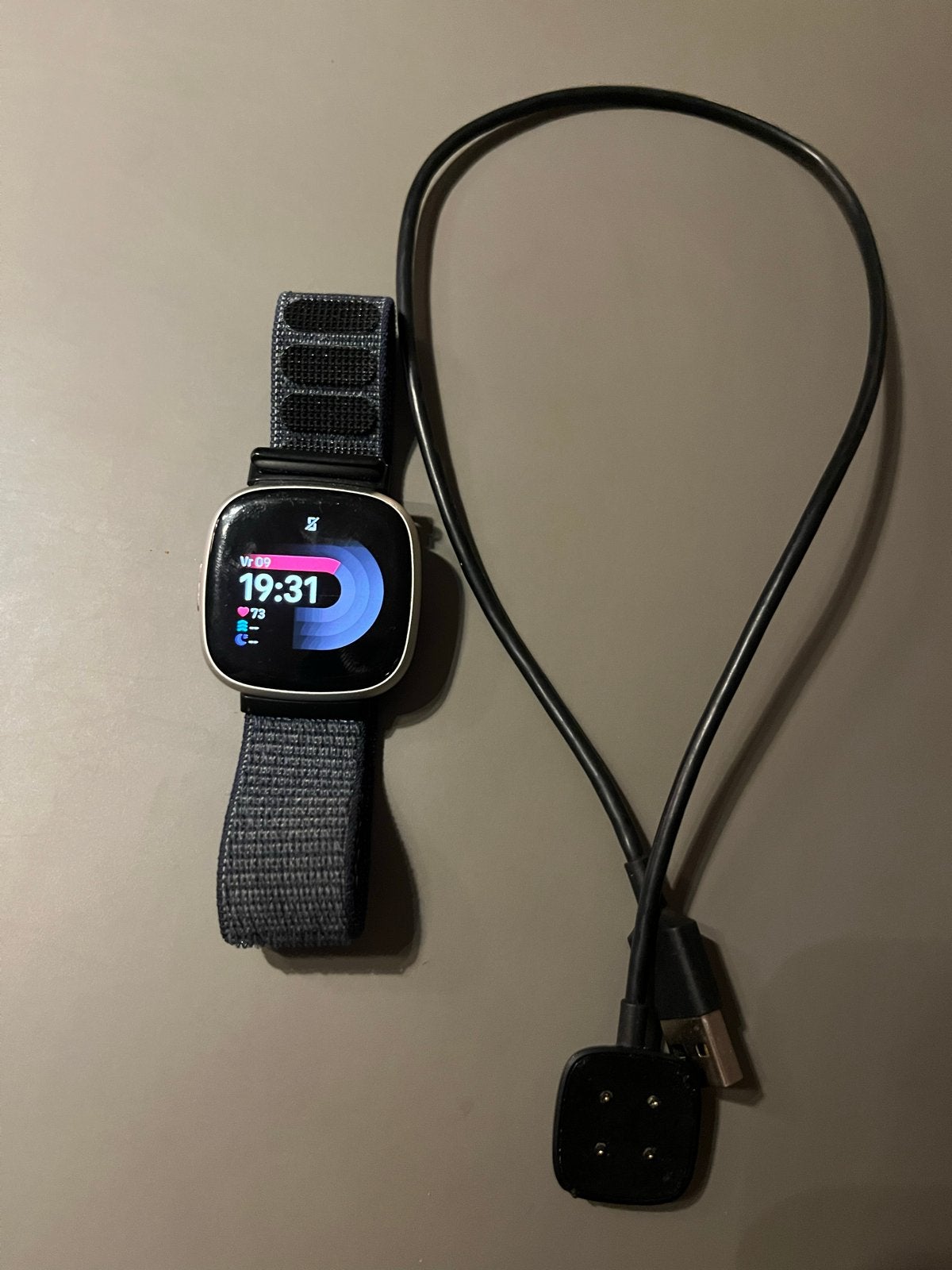 Fitbit Versa 3 Smartwatch met Oplader, Ophalen, Gebruikt, Hartslag, Waterdicht