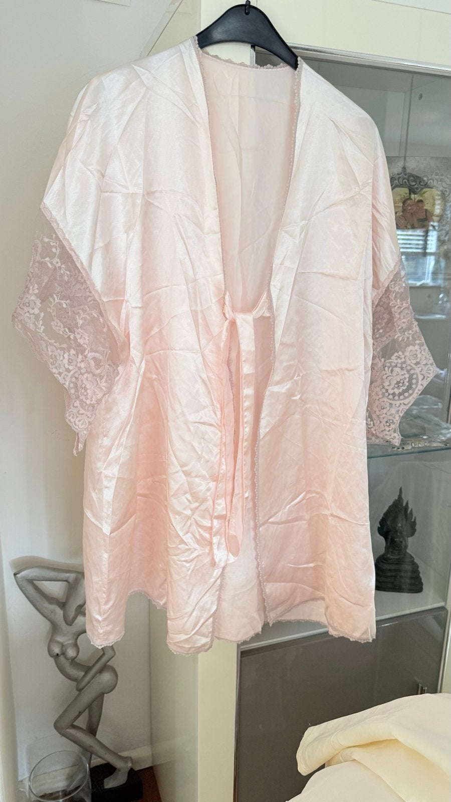 Roze satijnen pyjama jasje met kanten mouwen XL, Ophalen of Verzenden, Zo goed als nieuw, Maat 38/40 (M)