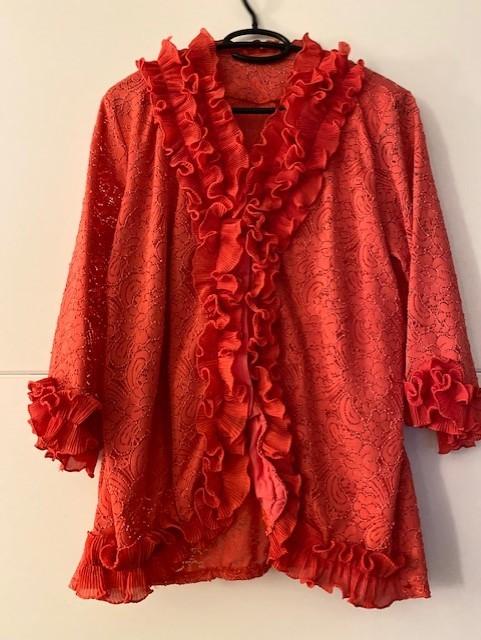 Koraalkleurige blouse met fronsboord, Ophalen of Verzenden, Zo goed als nieuw, Maat 42/44 (L), Rood