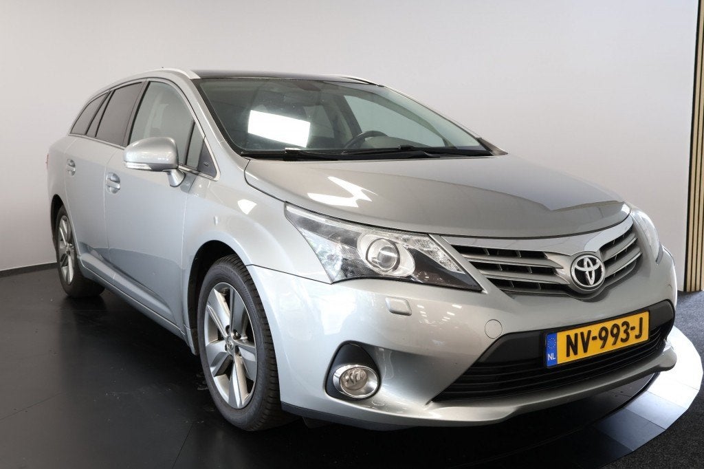 Toyota AVENSIS 2.0 D-4D EXE. BNS., Voorwielaandrijving, Leder, 500 kg, 5 stoelen