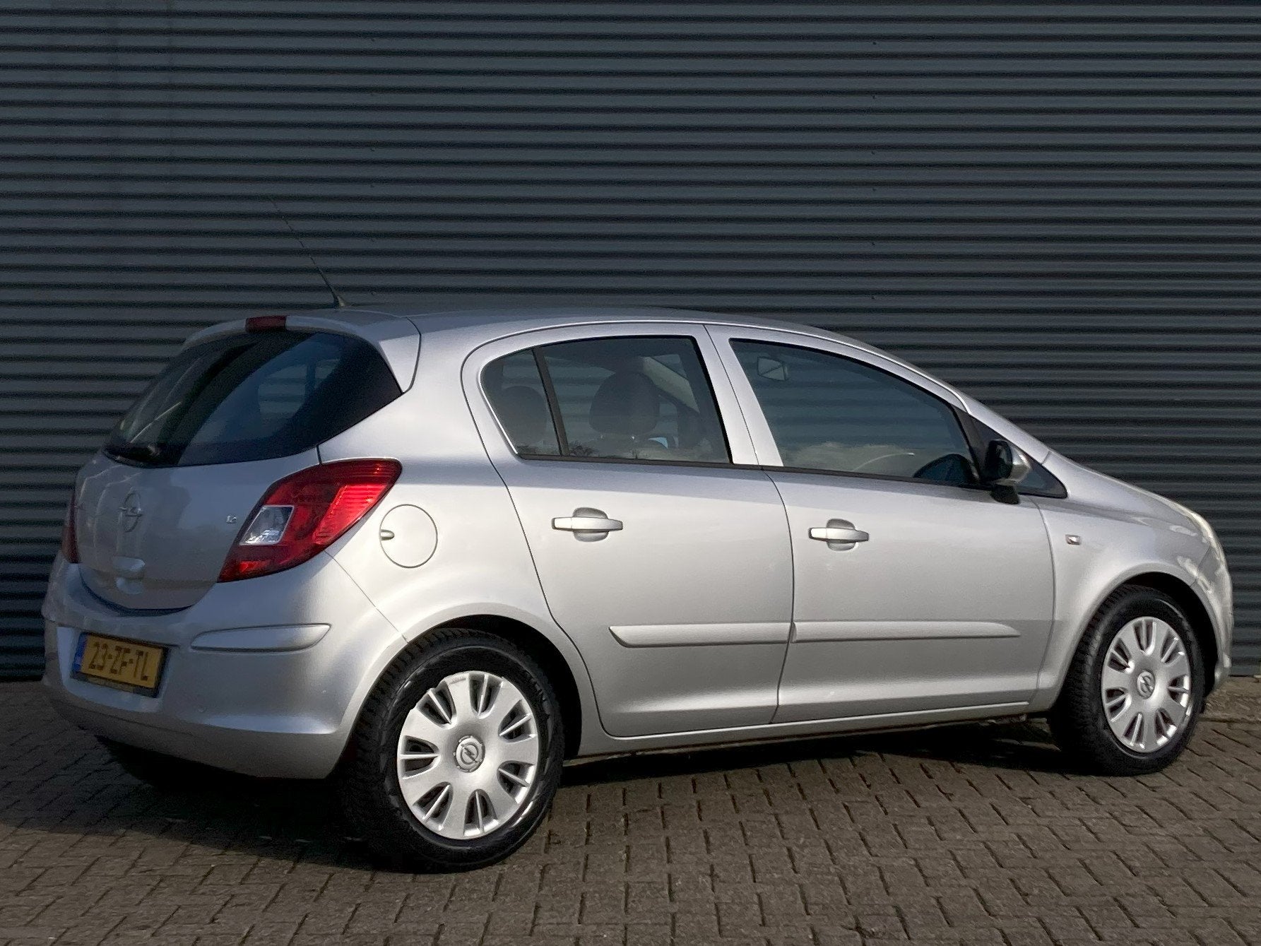 Opel Corsa 1.2 16V 5D, Voorwielaandrijving, Multifunctioneel stuurwiel, Gebruikt, 4 cilinders