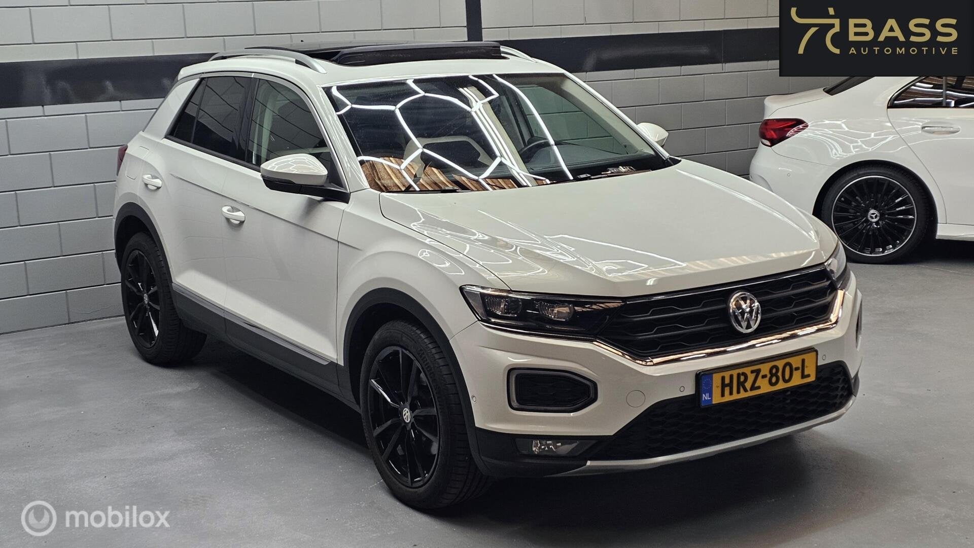 Volkswagen T-Roc 1.5 TSI Sport Pano Camera LMV, Euro 6, 4 cilinders, 150 pk, Wit