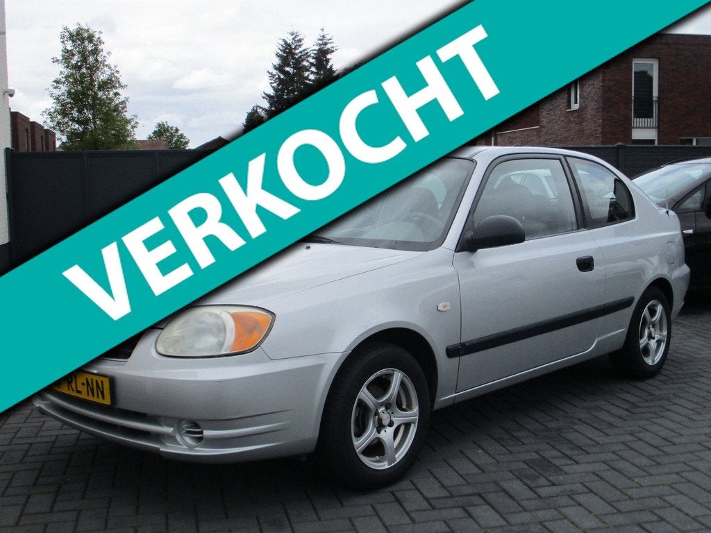 Hyundai Accent 1.3i GL Airco Nieuwe Apk !, Auto's, Hyundai, Voorwielaandrijving, Metallic lak, Zwart, 4 cilinders