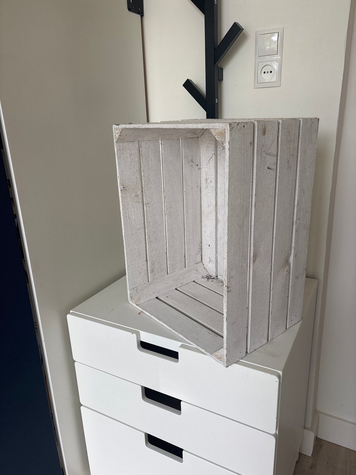 Witte houten krat - decoratief en praktisch, Ophalen, Gebruikt, 50 tot 100 cm, 50 tot 75 cm