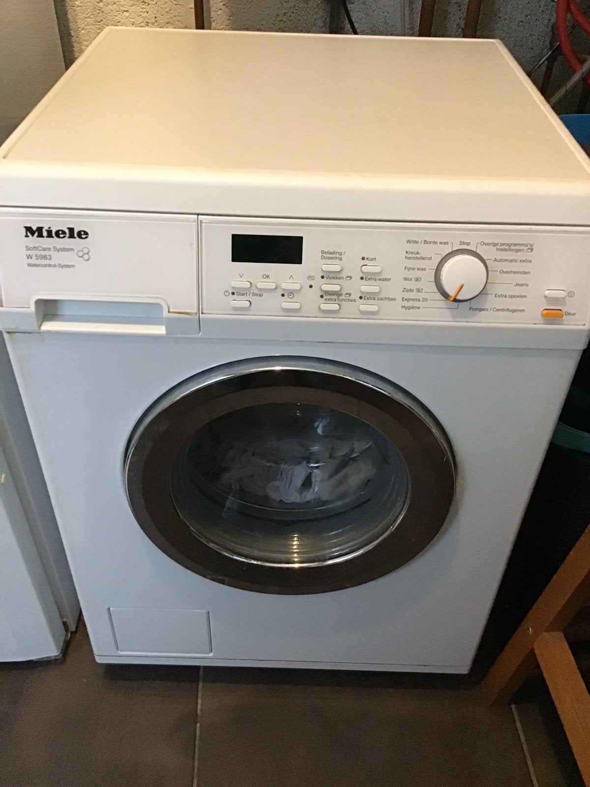Miele wasmachine W5963, Ophalen, 1200 tot 1600 toeren, 4 tot 6 kg, Zo goed als nieuw