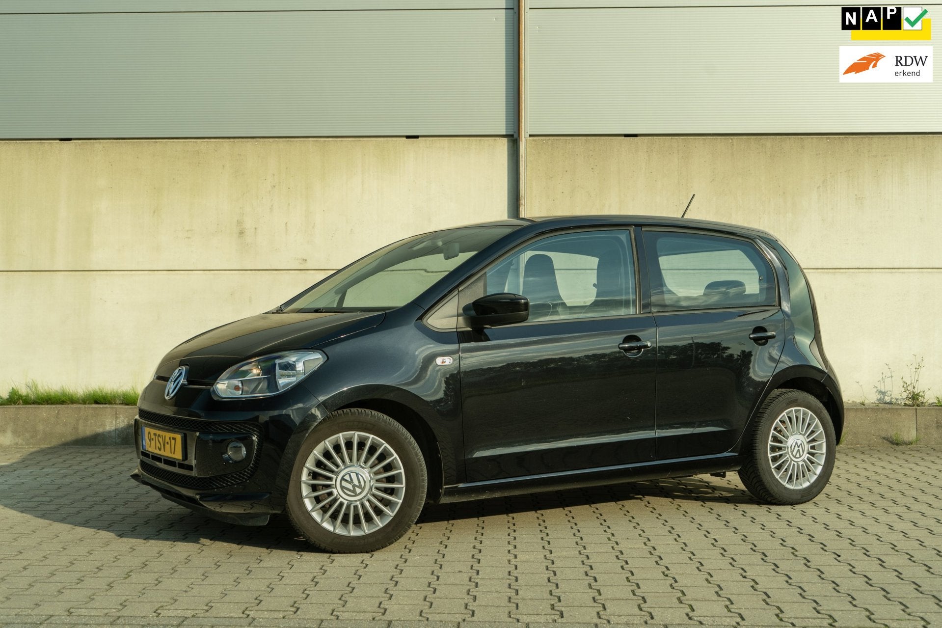 Volkswagen Up! 1.0 high up! BlueMotion - lederen bekleding -, Auto's, Voorwielaandrijving, Euro 5, Gebruikt, 840 kg