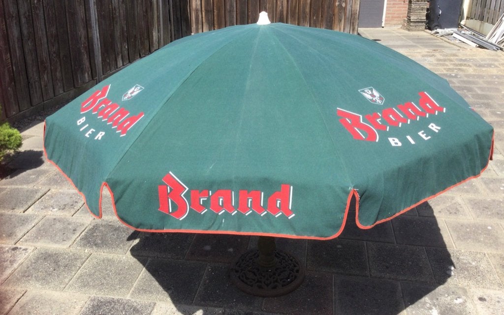 Originele  Brandbier Parasol met stok. (Stok niet op foto), Verzamelen, Ophalen of Verzenden, Zo goed als nieuw, Overige typen