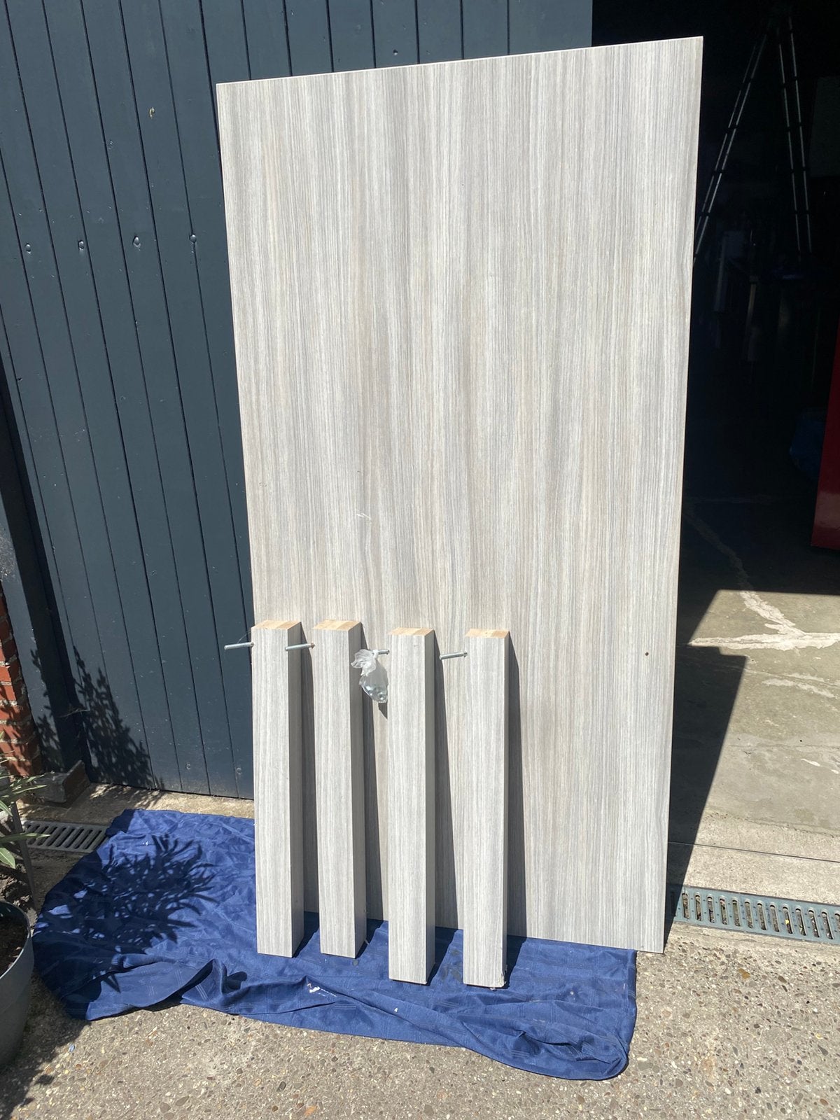 Eettafel licht beschadigd, Ophalen, Gebruikt, 50 tot 100 cm, Vijf personen of meer