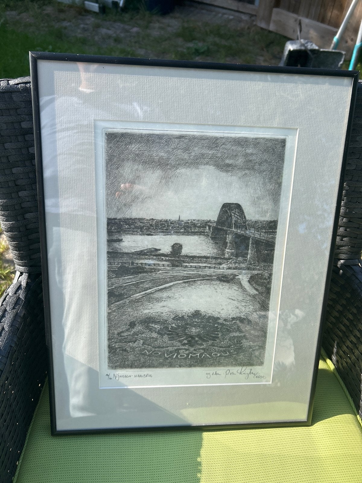 Ets Waalbrug Nijmegen, gesigneerd en genummerd, Antiek en Kunst, 2000 tot heden, Stadsgezicht, Verzenden, Genummerd