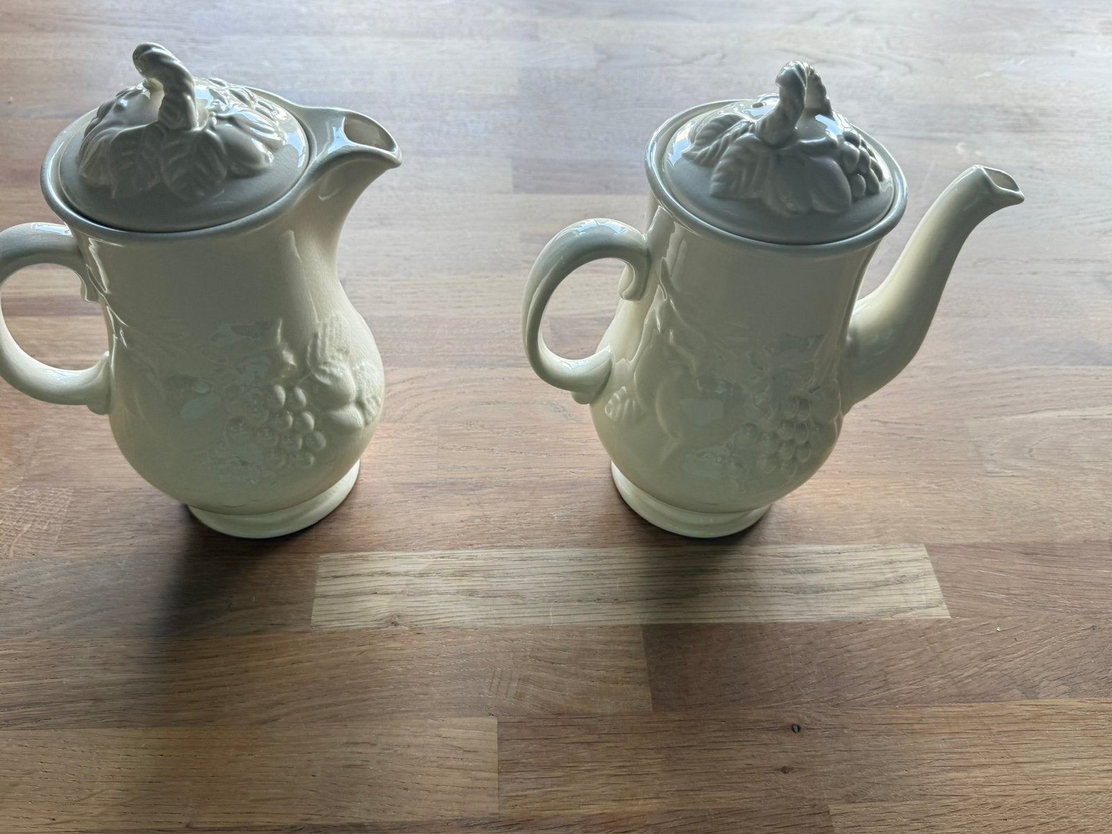 2x Royal Worcester Crown Ware, Verzenden