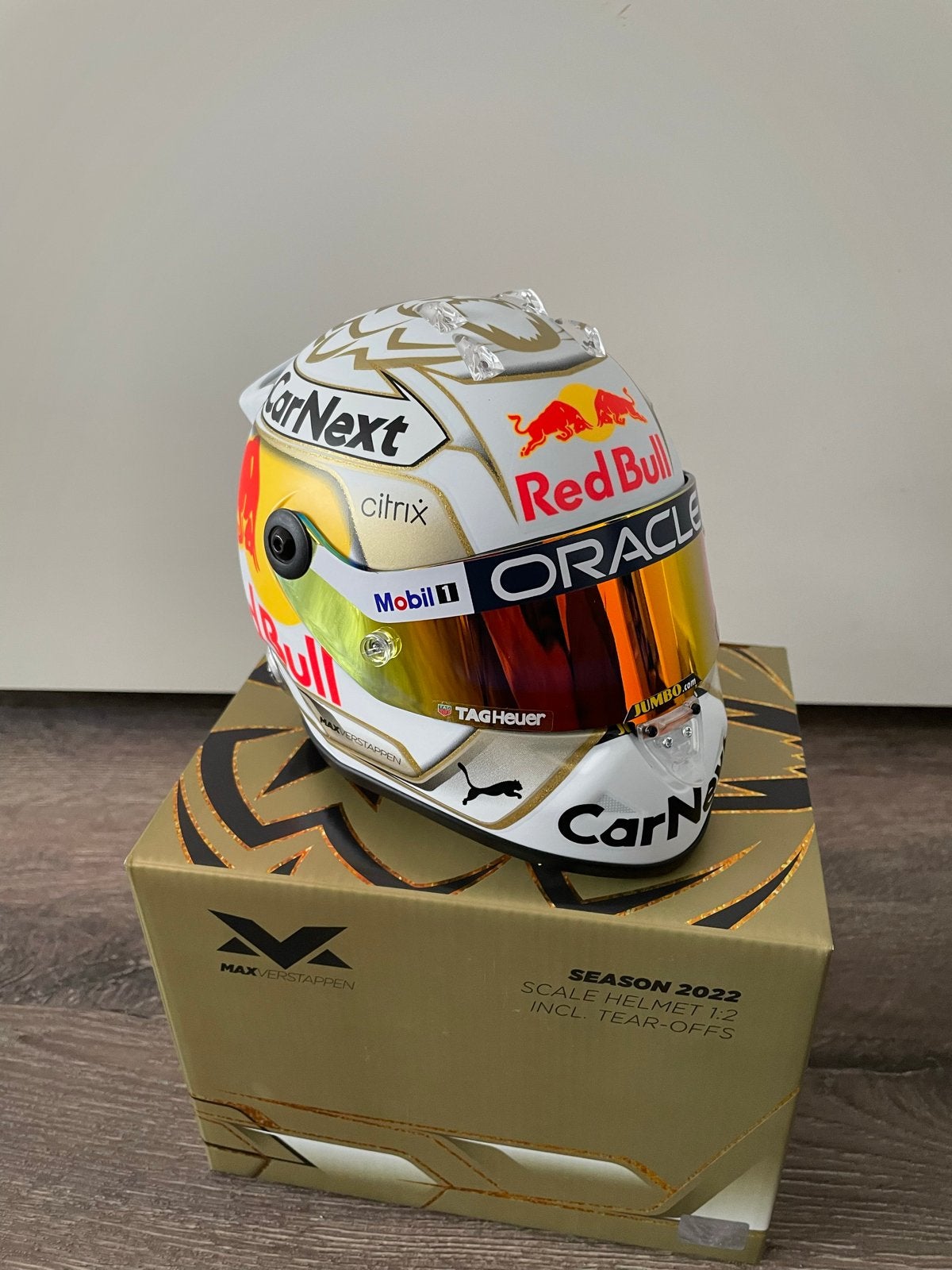 Max Verstappen 2022 Seizoenshelm 1:2 - Nieuw in doos, Ophalen of Verzenden, Nieuw, Formule 1