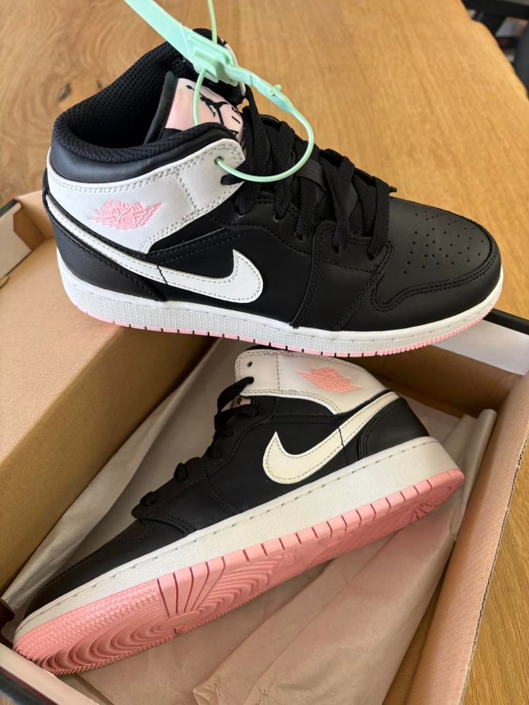 Jordan 1 mid maat 36, Zwart, Nieuw, Ophalen of Verzenden, Sneakers of Gympen