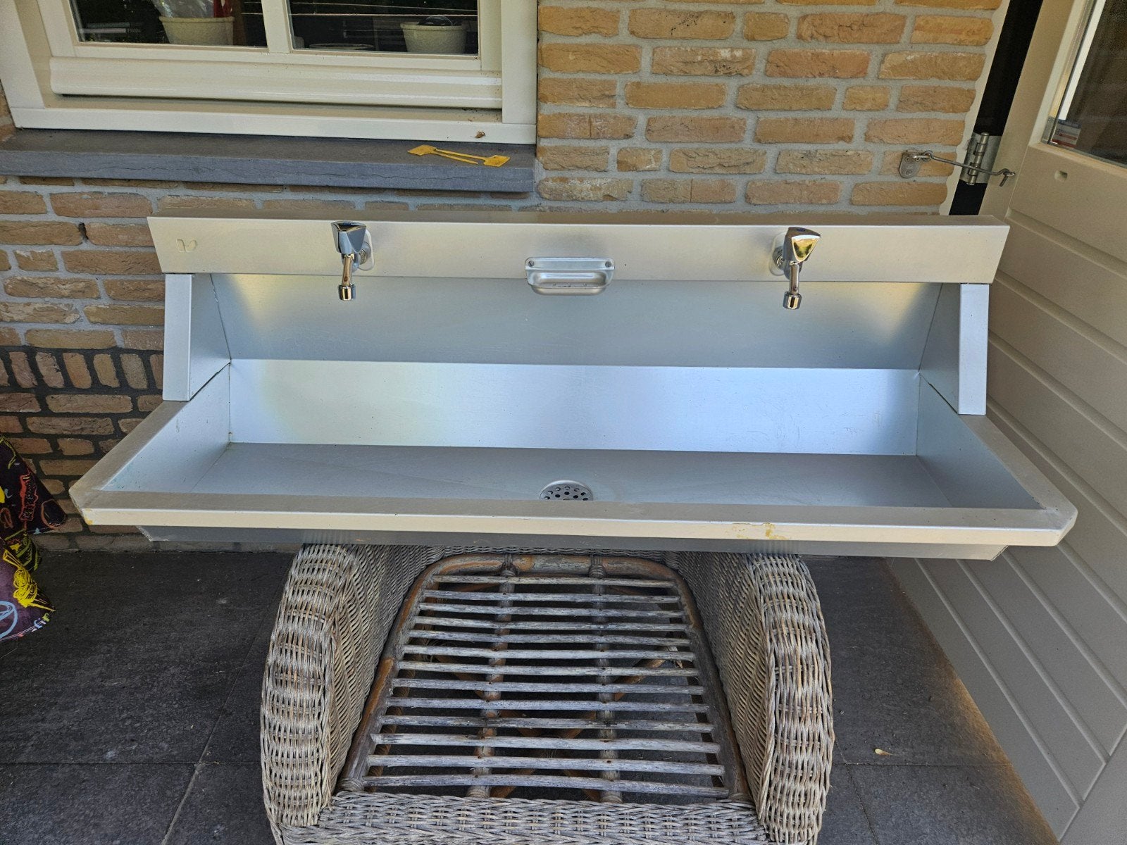wasbak/wastrog/spoelbak Intersan alu 1.20 m met 2 kranen, Ophalen, Zo goed als nieuw, Wastafel