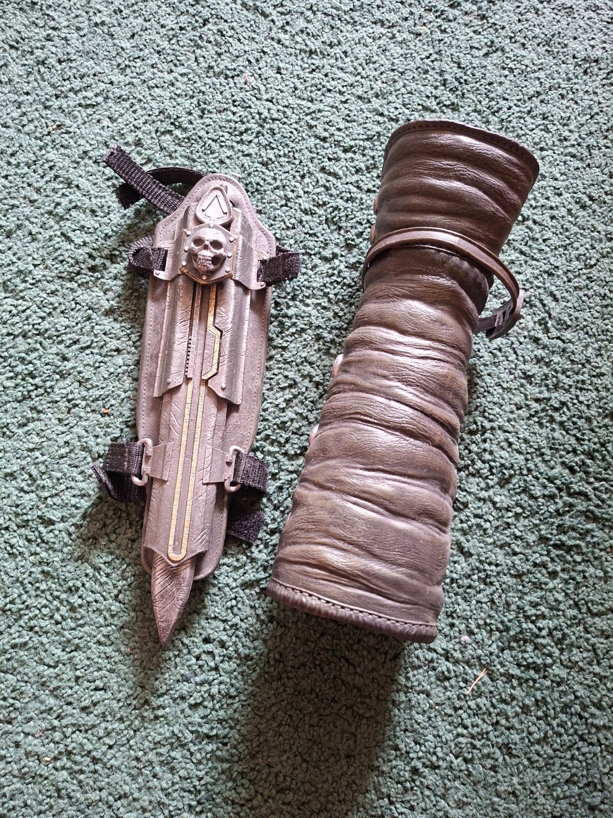 Assassin's Creed Hidden Blade en Gauntlet Replica, Ophalen of Verzenden, Gebruikt