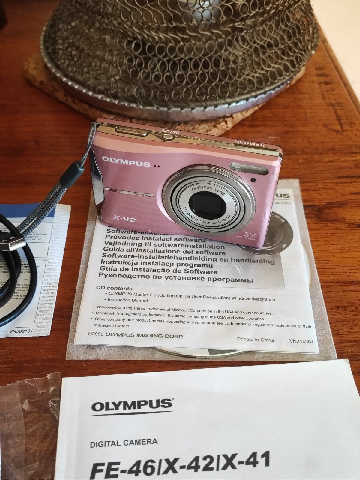 Roze OLYMPUS X-42 camera (ongepoetst) met software etc, Ophalen of Verzenden, Olympus