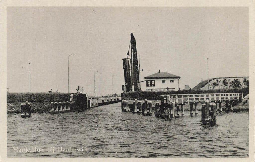 Hardersluis bij Harderwijk, Ophalen of Verzenden, 1940 tot 1960, Ongelopen, Gelderland