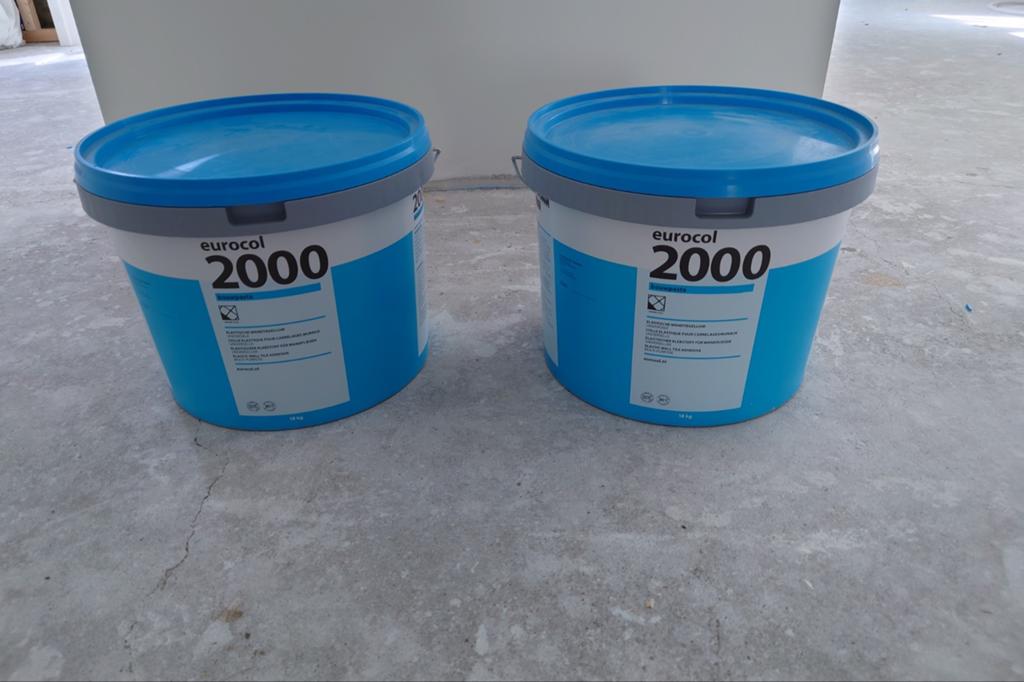 2x 18 kg Eurocol 2000 Bouwpasta - Ongeopend, Doe-het-zelf en Verbouw, Ophalen, Nieuw, 10 m² of meer, Wandtegels