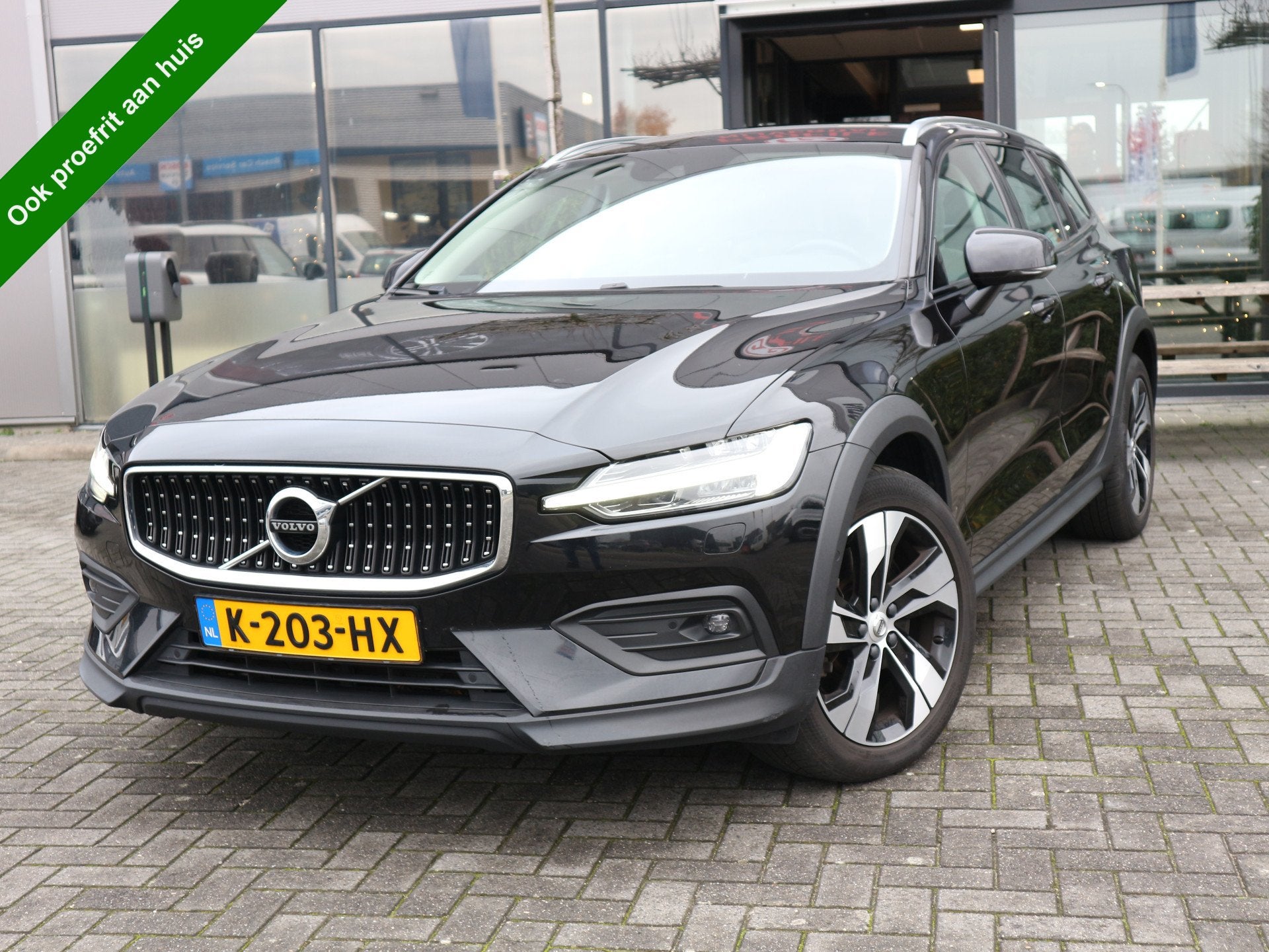 Volvo V60 Cross Country 2.0 B5 AWD Pro NAVI ADAP CRUISE, Auto's, 15 km/l, Euro 6, 4 cilinders, Zwart