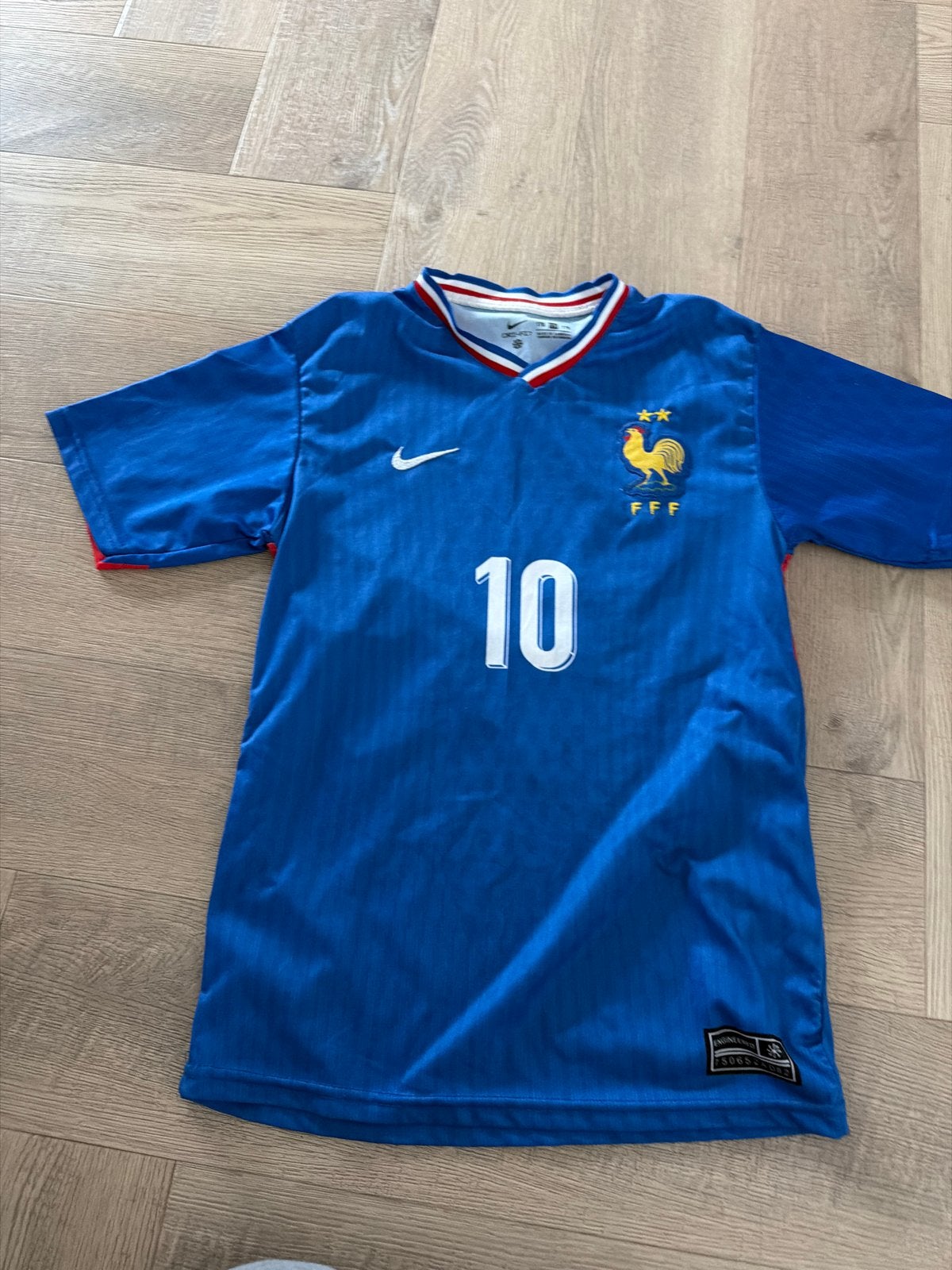 MBappe, Seizoenskaart, Eén persoon, Augustus