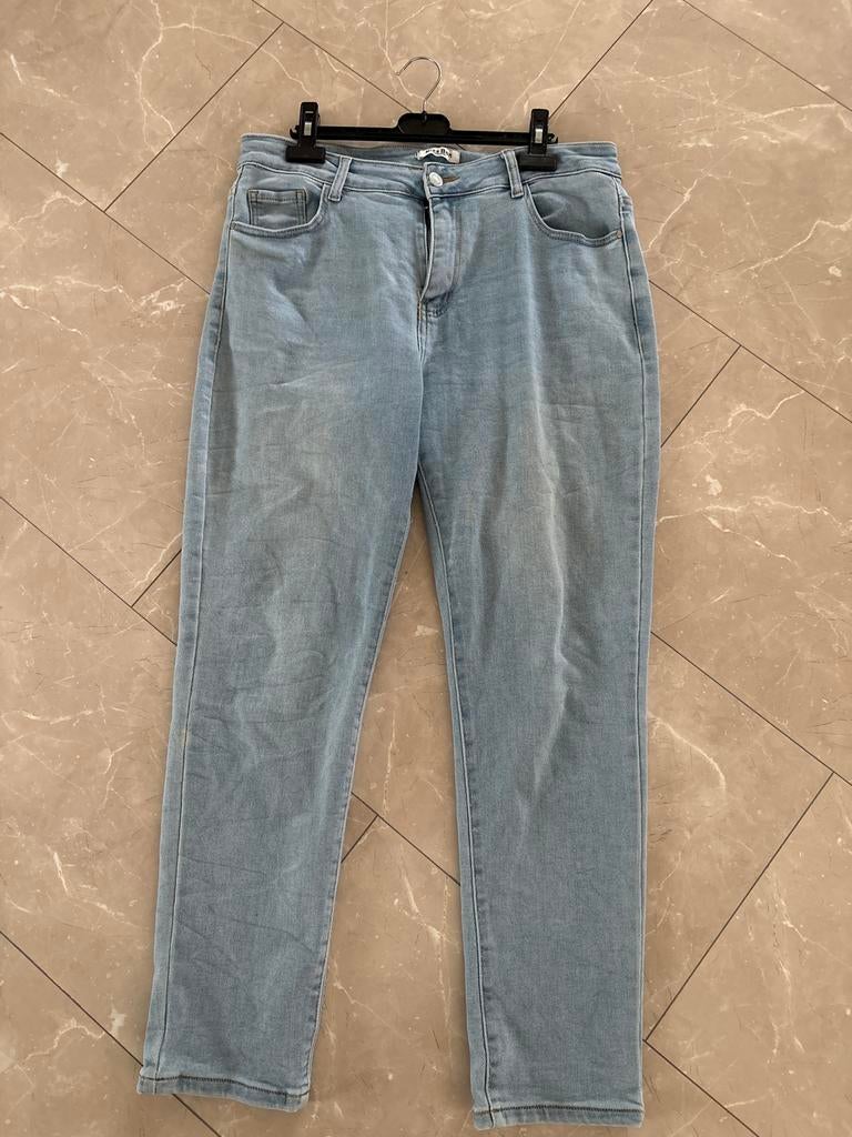 Lichtblauwe spijkerbroek - Miss Bon Fashion Jeans, Kleding | Dames, Spijkerbroeken en Jeans, Ophalen of Verzenden, Gedragen, Blauw