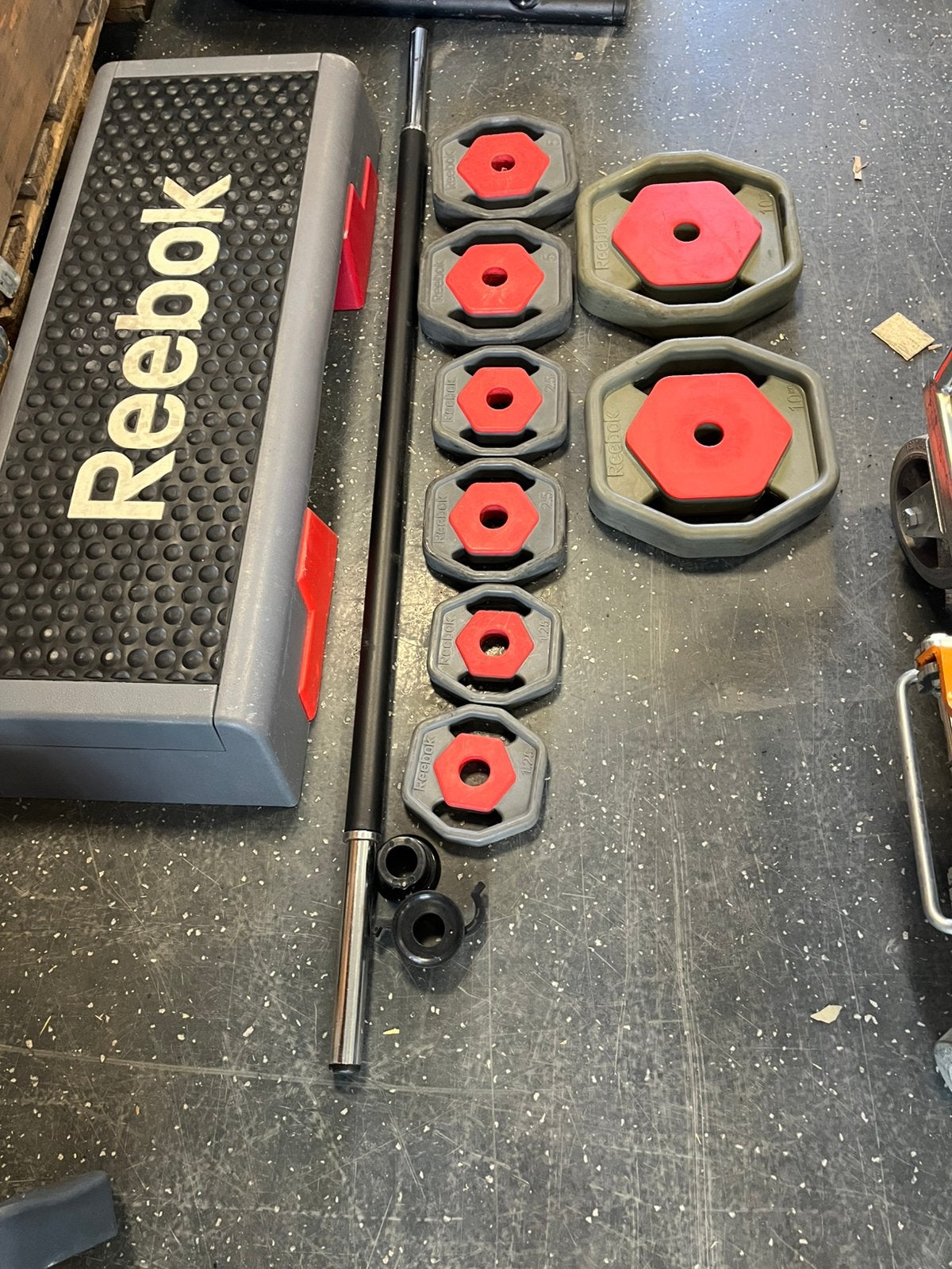 Reebok rep 40 kg bodypump set met step grijs rood, Gebruikt, 40 kg rep set, Ophalen of Verzenden, Reebok