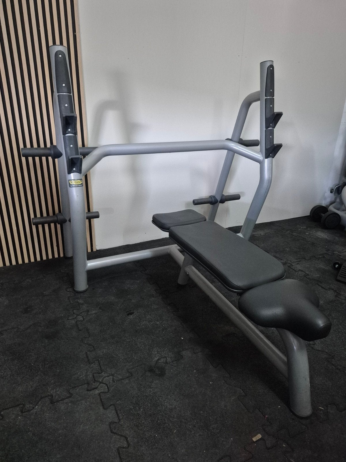 Technogym Bankdrukbank / Technogym Benchpress, Ophalen, Zo goed als nieuw, Fitnessbank