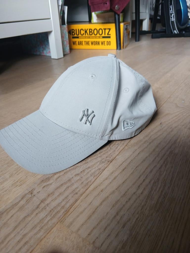 New Era NY Yankees Pet - Grijs - One Size Fits All, Kleding | Dames, Ophalen, One size fits all, Pet, Gedragen