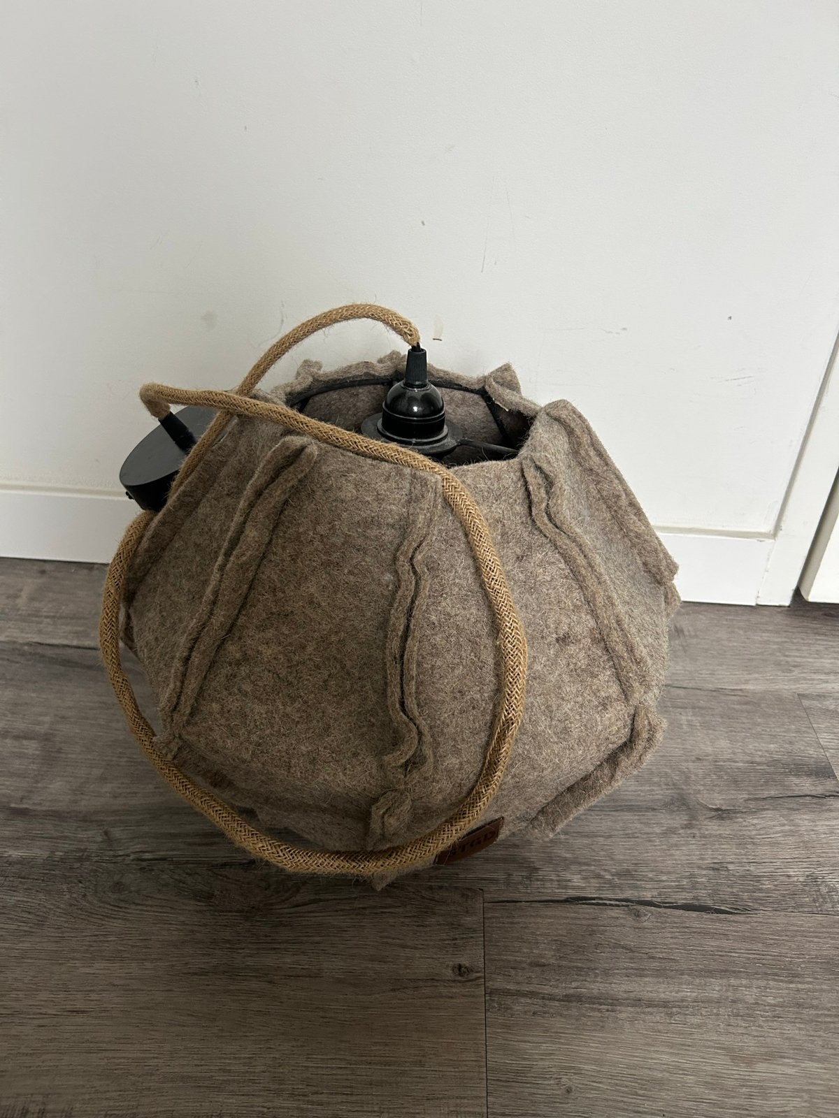 Unieke hanglamp van vilt en touw - STGD design, Bruin, Zo goed als nieuw, Textiel, Overige vormen