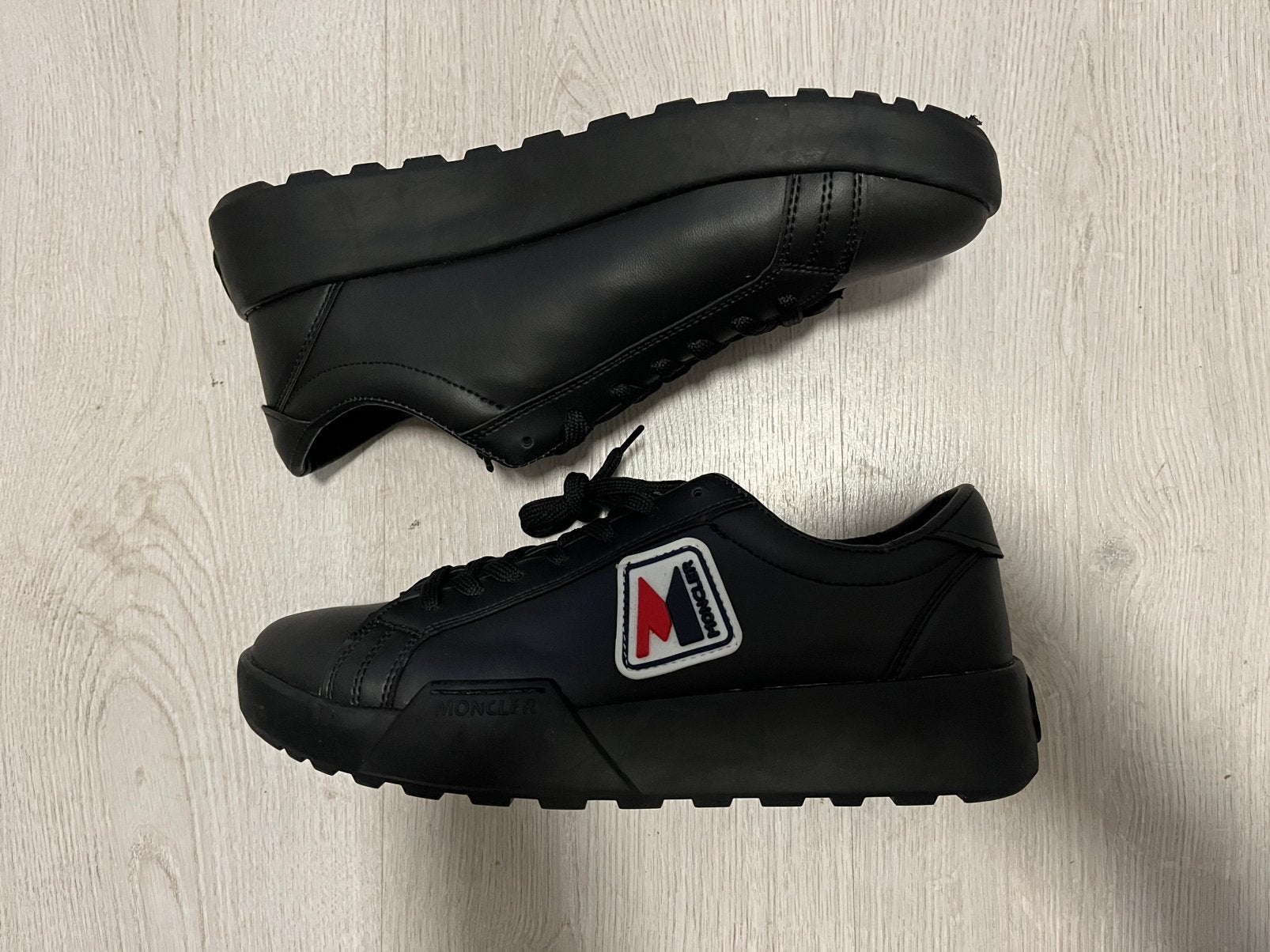 Moncler schoenen TE KOOP!, Ophalen of Verzenden, Zo goed als nieuw, Zwart