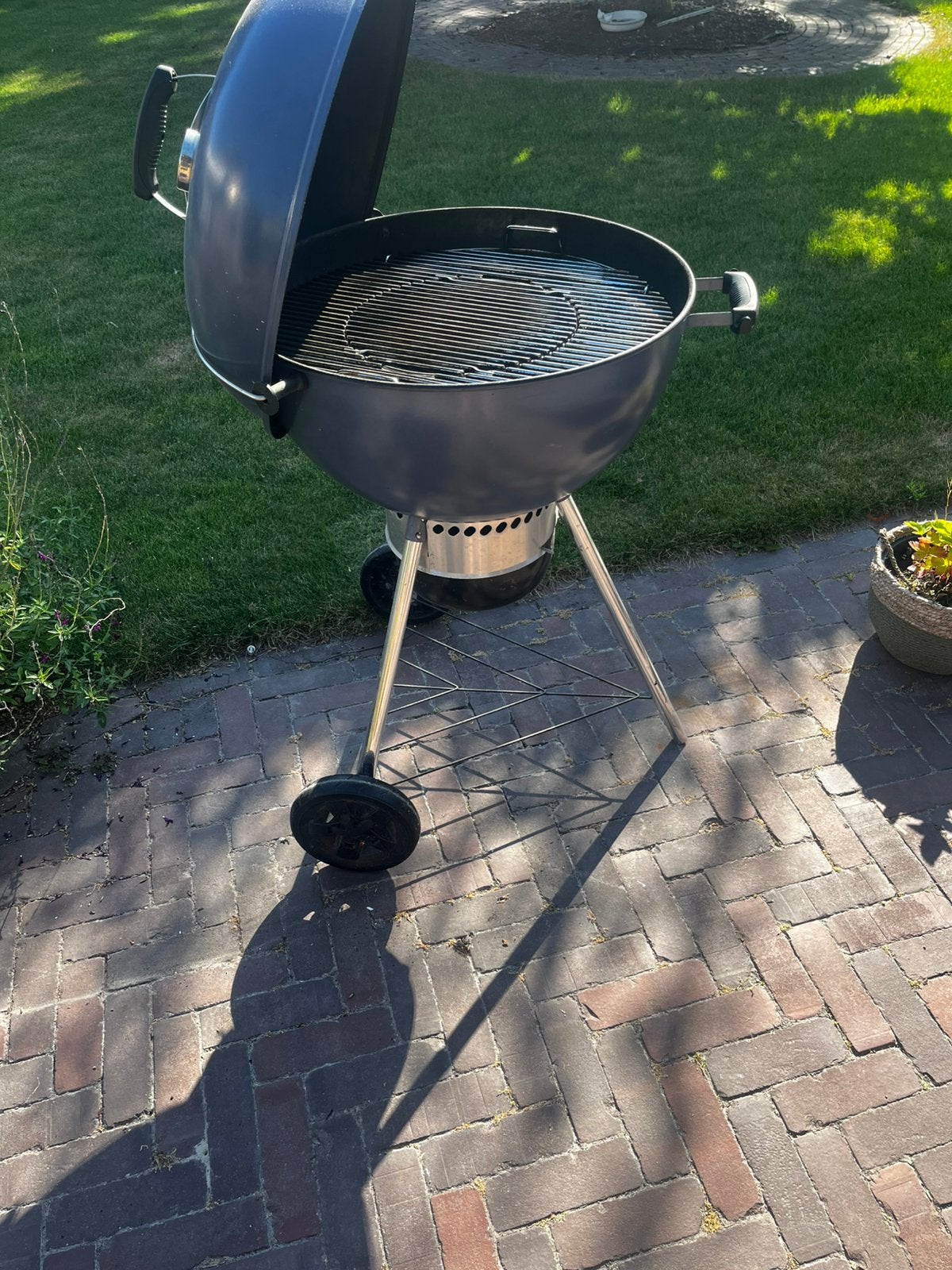 Weber Master Touch inclusief Weber beschermhoes, Tuin en Terras, Houtskoolbarbecues, Ophalen, Zo goed als nieuw, Met accessoires